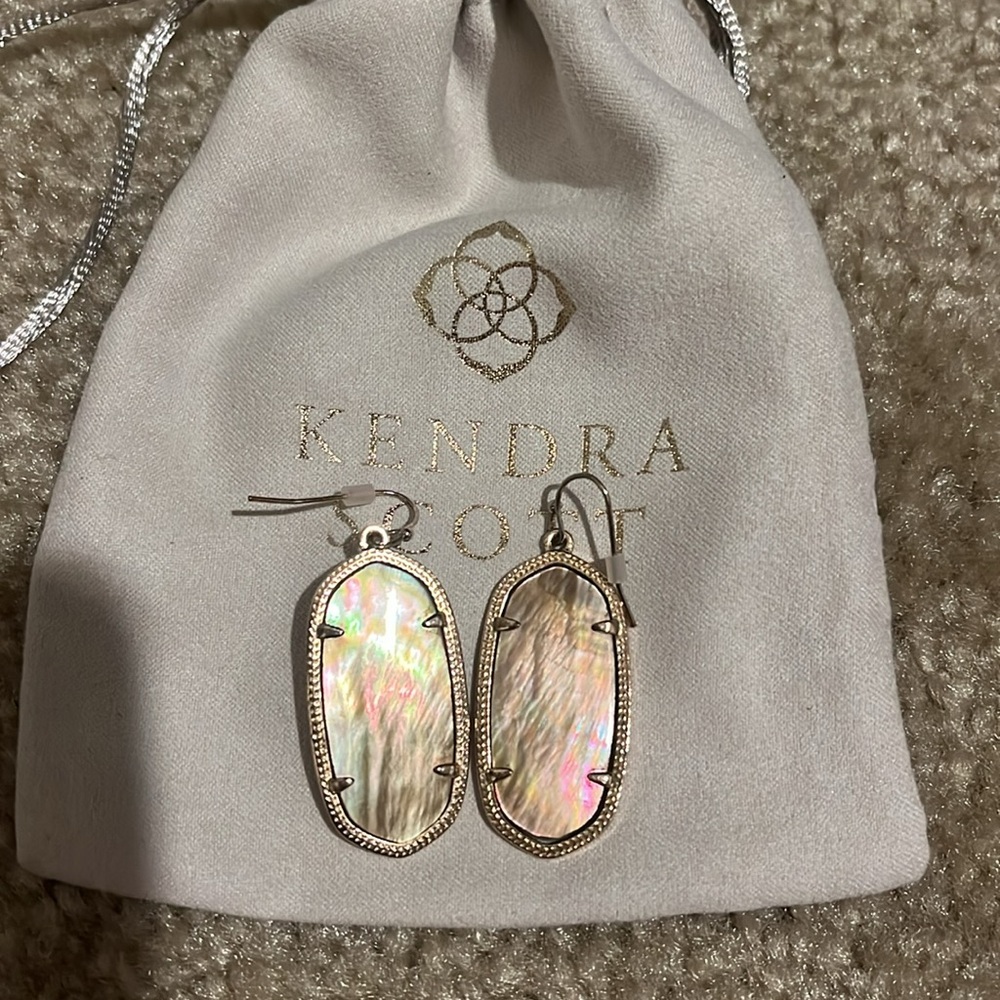 Pre-Owned Kendra Scott Signed Danielle Mother of Pearl Earrings - Picture 2 of 2